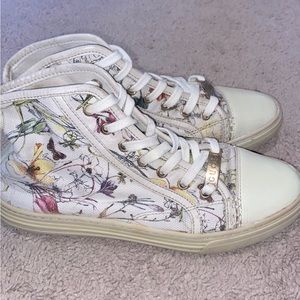 Gucci size 6 sneaker